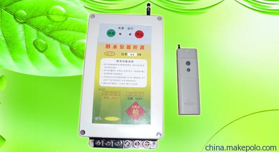 潜水泵控制器一般由主机和遥控手柄两部分组成，主机里面又有接收模块线路板，因为潜水泵控制器对码的时候主要用到接收模块线路板与遥控手柄。